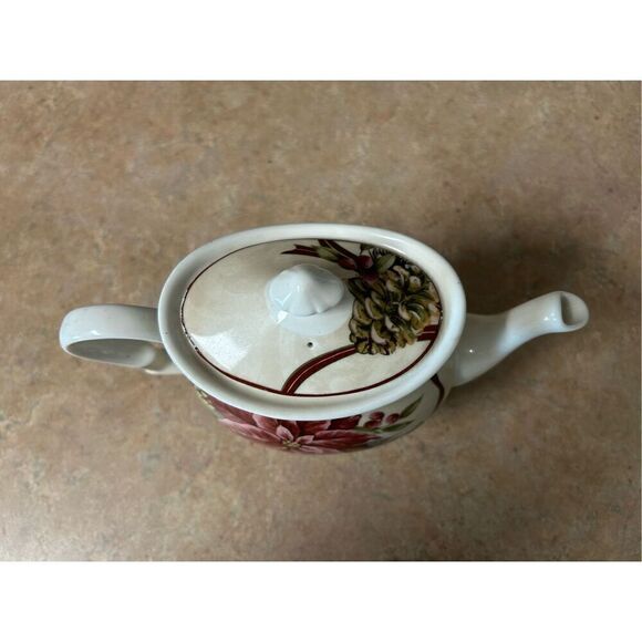 222 Fifth Yuletide Celebration Fine China Teapot Tea - Picture 1 of 3